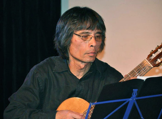 Professeur de guitare folk à l'EMION