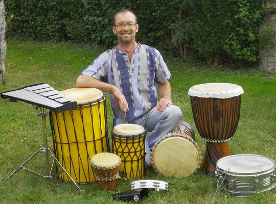Professeur de djembé et trompette à l'EMION