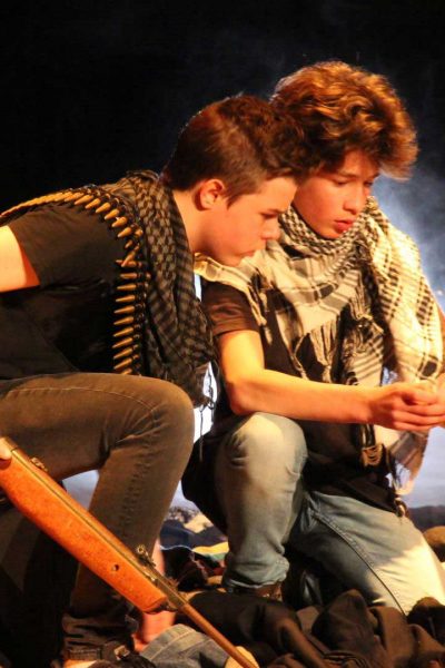 Spectacle de théâtre adolescent, école de l'EMION