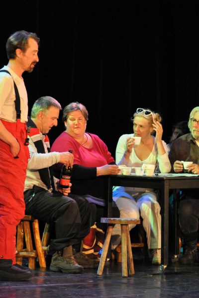 Spectacle de théâtre adulte, école de l'EMION
